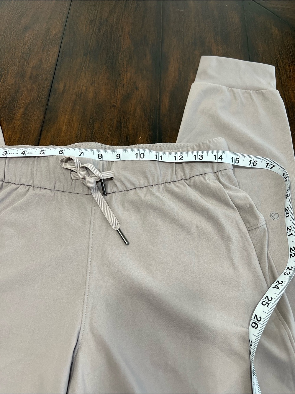 Crazy CRZ YOGA Stretch Drawstring Pocket Jogger 27'' Inseam Taupe EUC Small - Picture 6 of 10